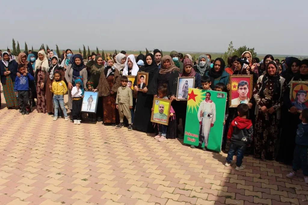 Li Dirbêsiyê merasîma bîranîna 63 şehîdan
