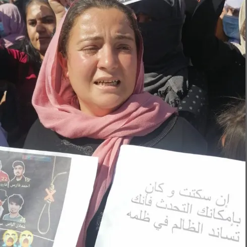 Şengalî li dijî biryara darvekirina 4 ciwanên Êzidî meşiyan