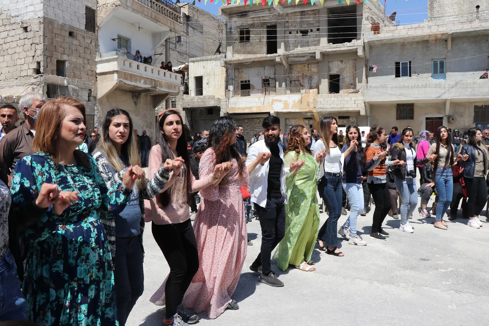 Êzidiyên Helebê Çarşema Sor pîroz kir