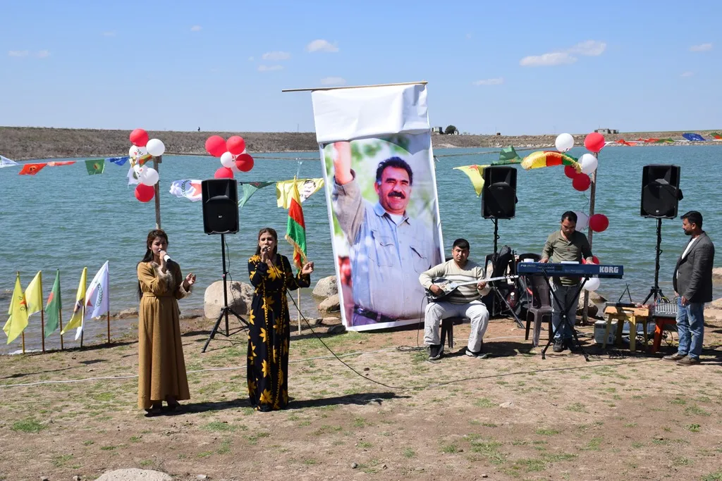 Bi boneya rojbûna rêber Ocalan şahiyek ji bo zarokên şehîdan hate lidarxistin