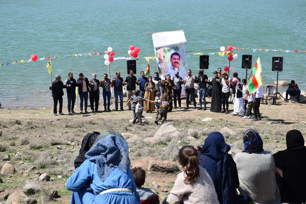 Bi boneya rojbûna rêber Ocalan şahiyek ji bo zarokên şehîdan hate lidarxistin