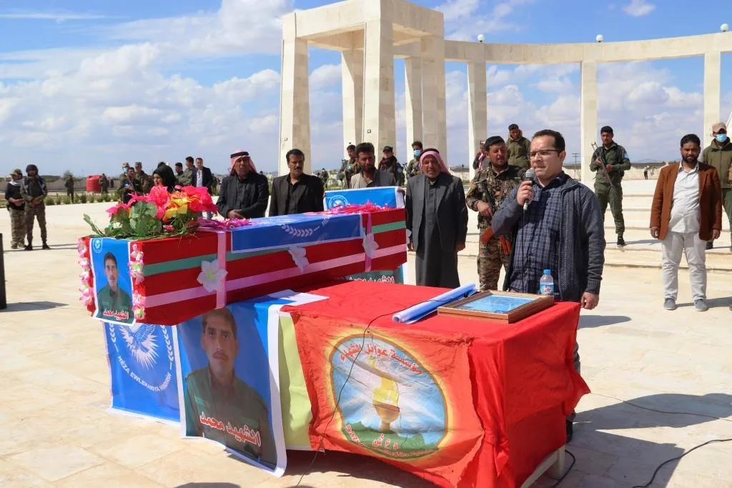 Cenazeyê şehîd Mihemed El-Kerem li Reqayê hate veşartin
