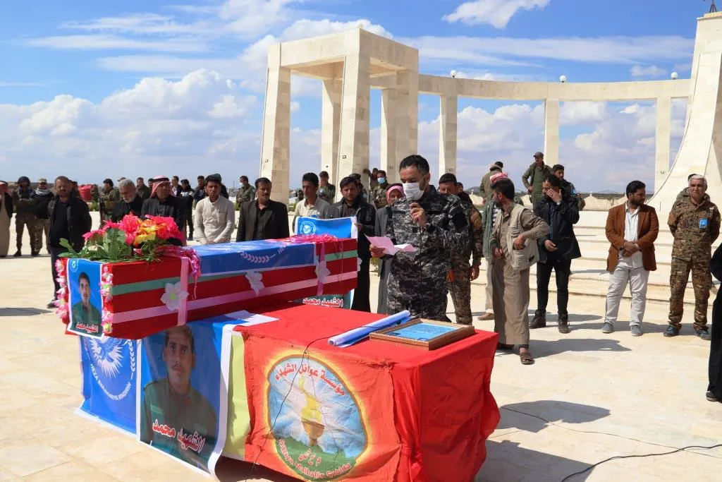Cenazeyê şehîd Mihemed El-Kerem li Reqayê hate veşartin