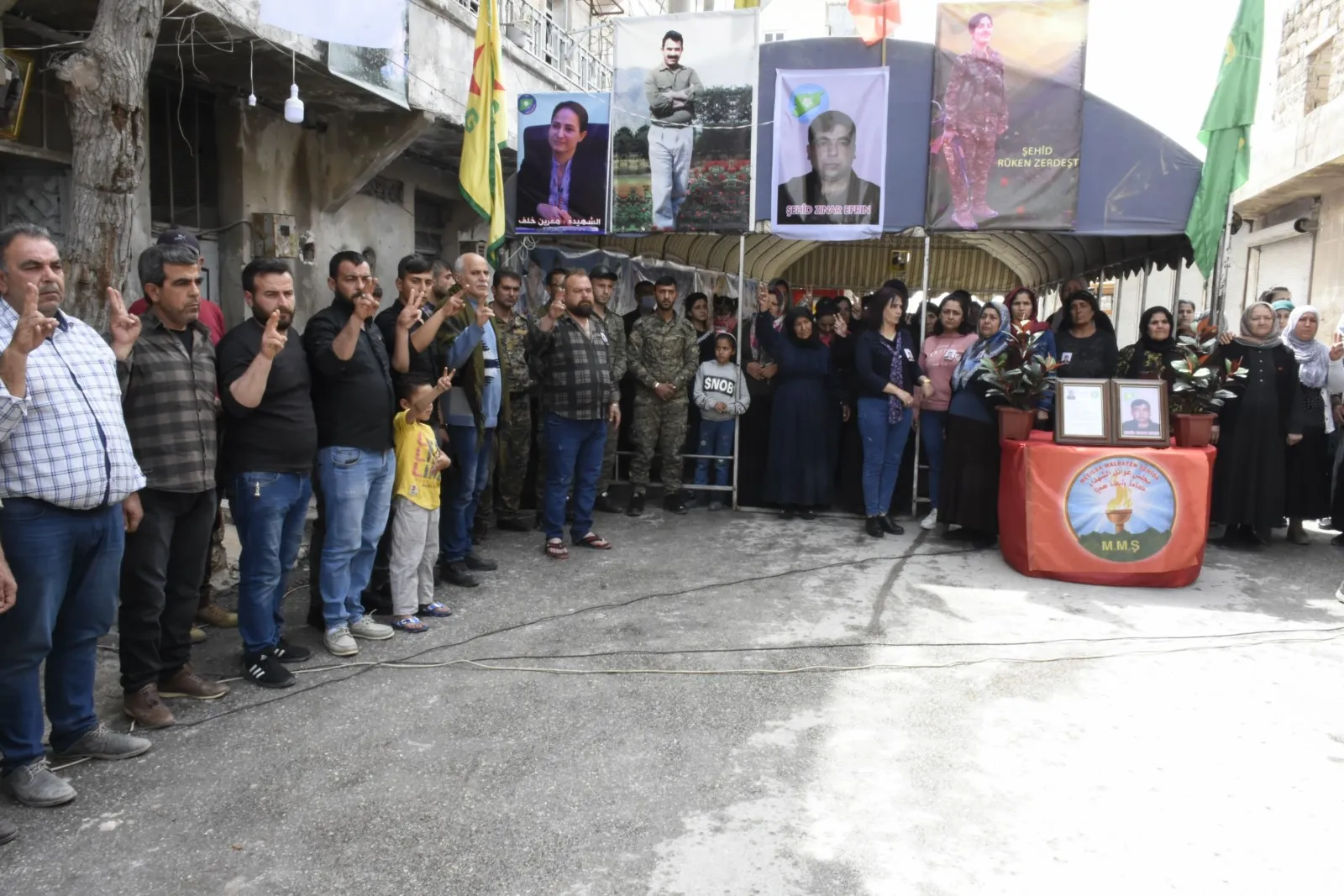 Sersaxî ji malbata şehîd Zinar Efrîn re hate xwestin