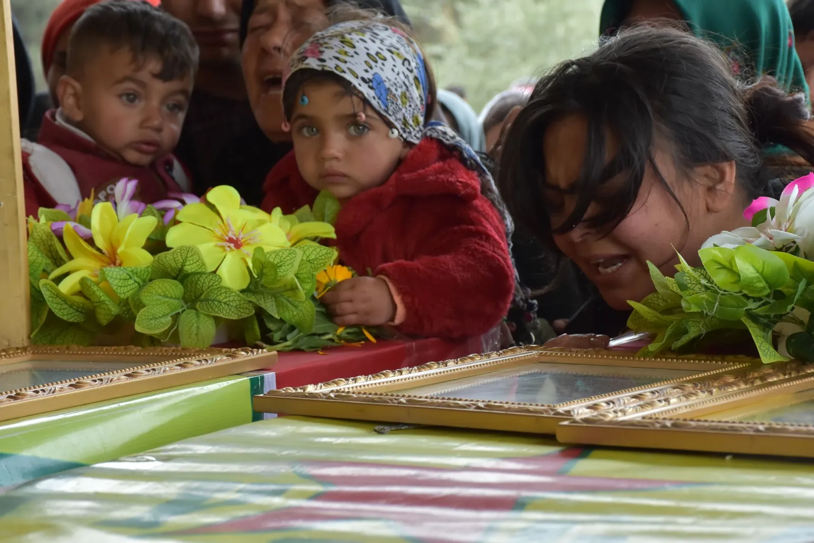 Bi merasîmeke girseyî şêniyên Efrînê 4 şehîd spartin axê