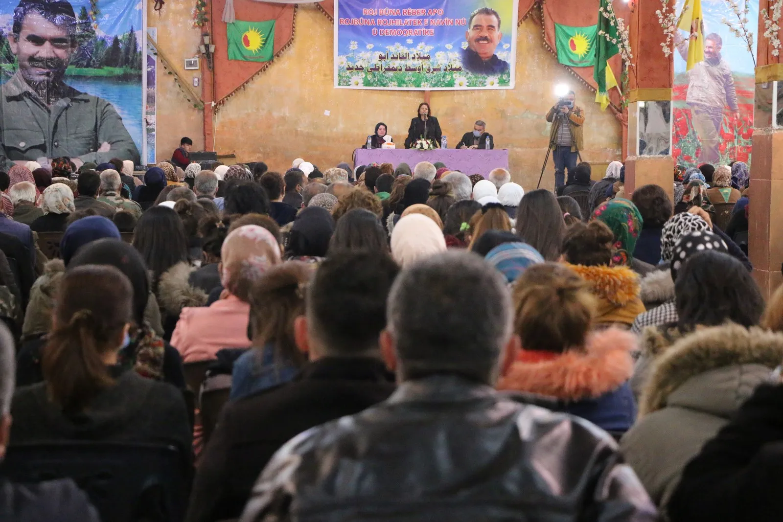 Komîteya Azadiya Rêbertî bi şêniyên Helebê re civiya