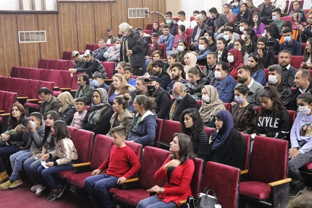 Ji şanoyên Yekta Herekol, şanoya "Aştî di baskên Teyran de ye" hate pêşandan