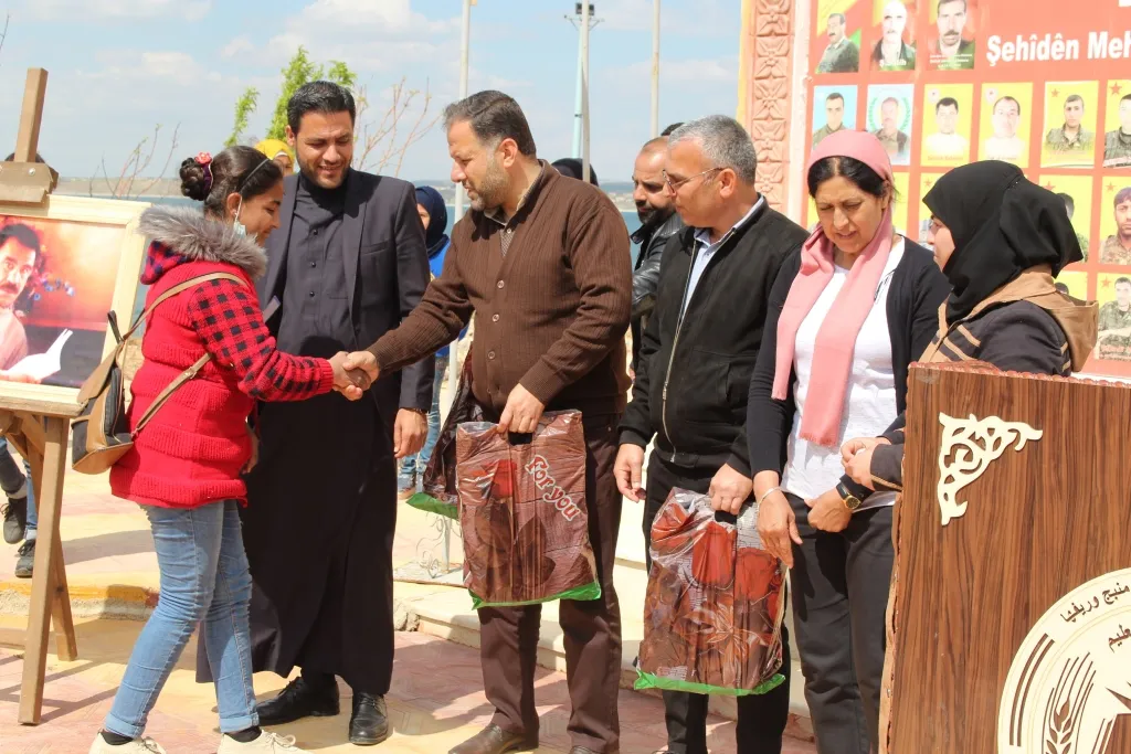 Bi boneya 4’ê Nîsanê, li Minbicê pêşbirka wênexêzî û destxetê