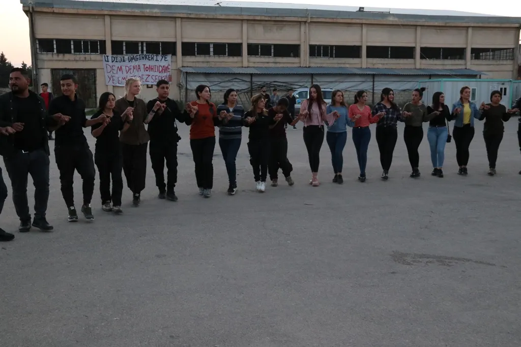 Ciwanên Dêrikê rojbûna rêber Abdullah Ocalan pîroz kir