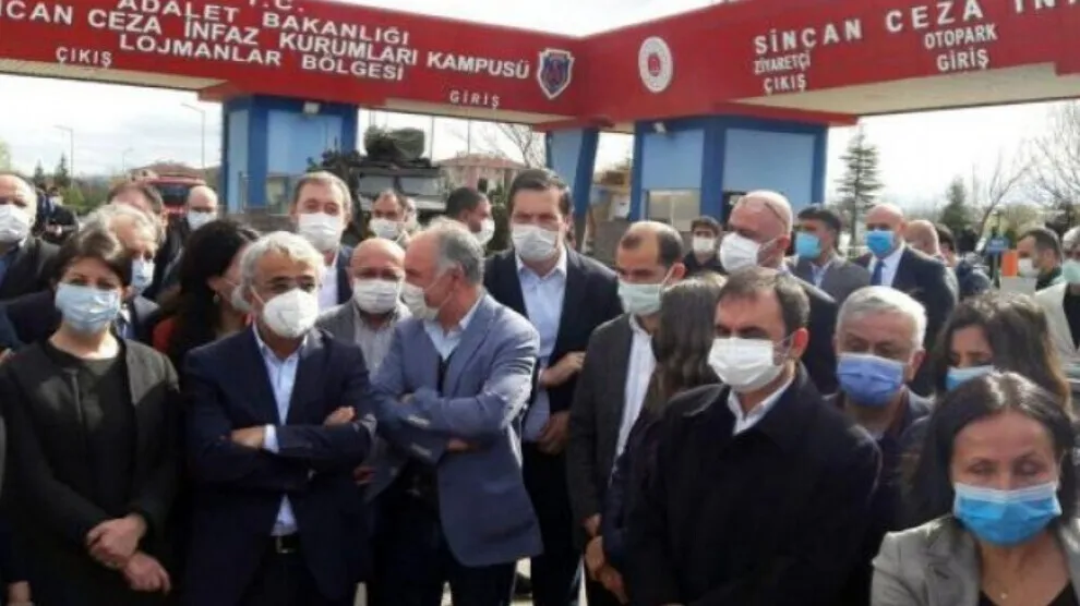 Doza Kobanê heta 3’yê Gulanê hate taloqkirin