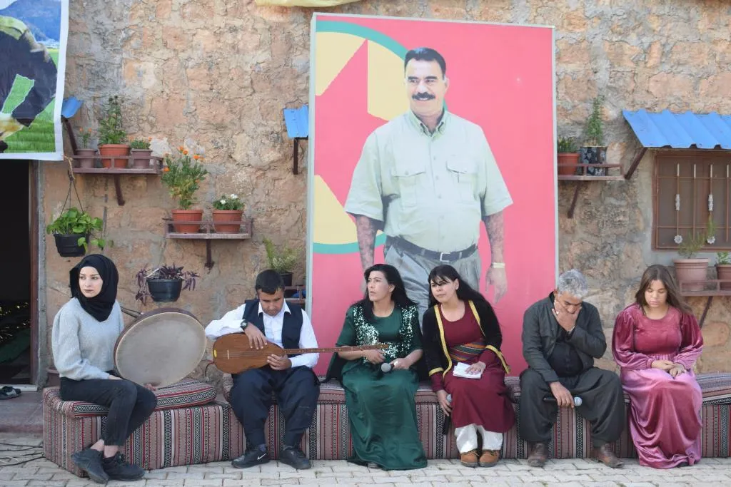 Li Kobanê bi boneya 4'ê Nîsanê, şevbuhêrkeke stran û helbestan