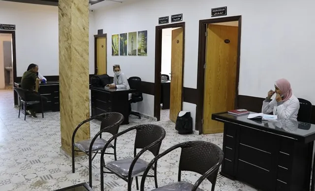 Li Qamişlo klînîkên gel alîkariya şêniyan dike