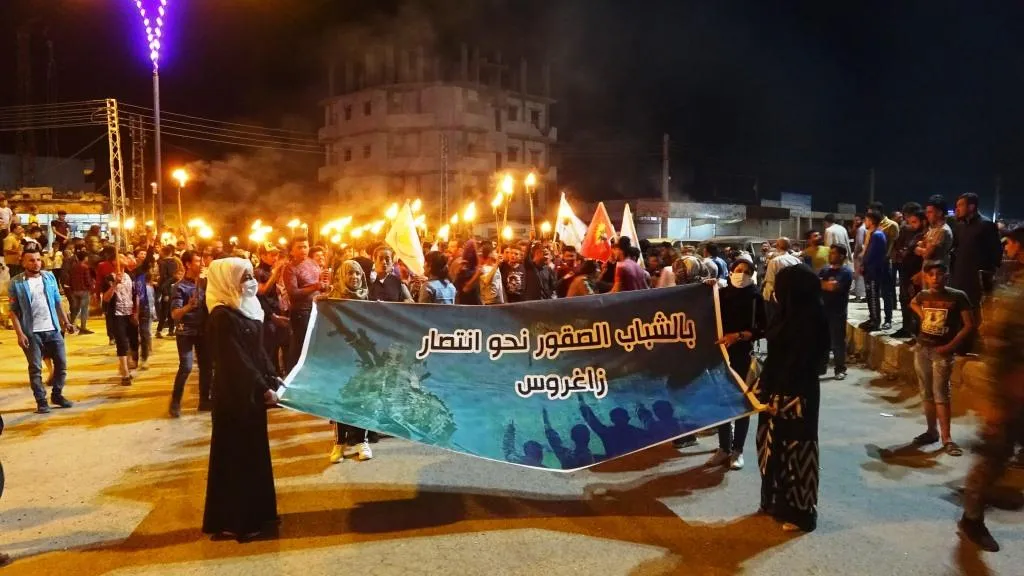 Ciwanên Tebqa û Reqayê berxwedana gerîla ya dijî dagirkeran silav kir