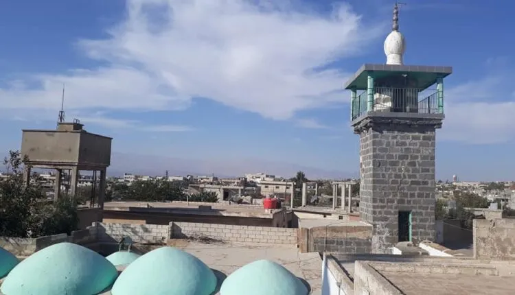 Hêzên hikumeta Şamê bajarokê Um Batina kir armanc