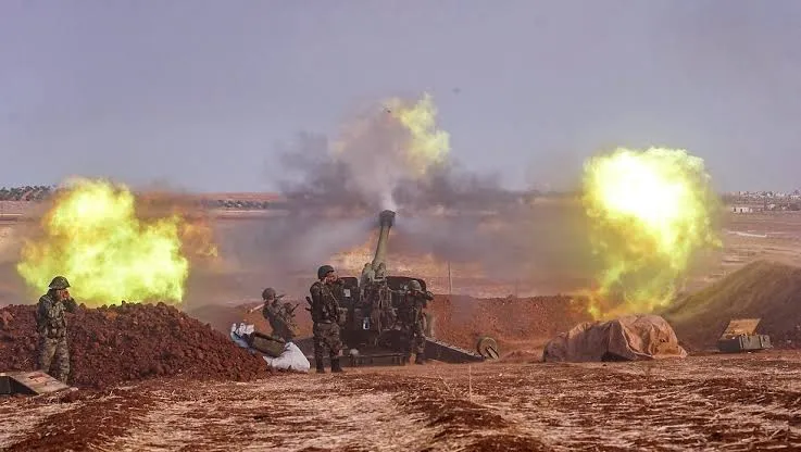 Hêzên hikumeta Şamê bajarokên gundewarê Idlibê topbaran kir