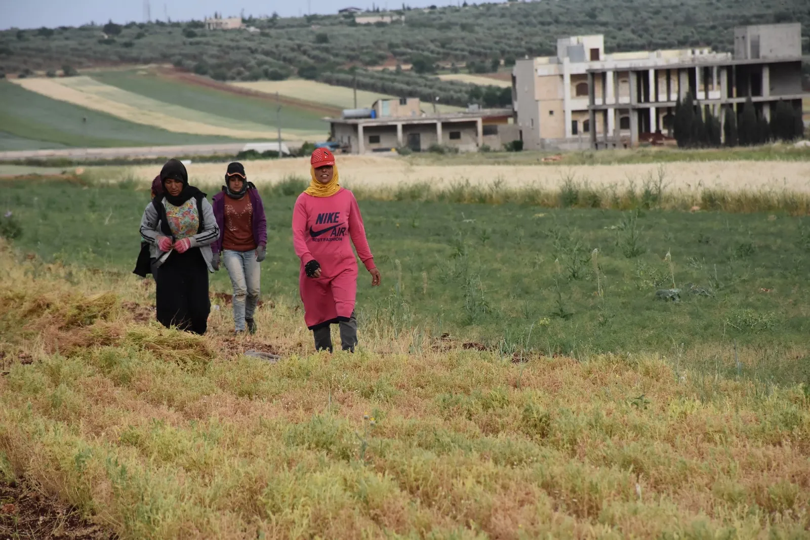 Tevî topbarana Tirkiyê, jinên Şêrawayê paletiyê dikin