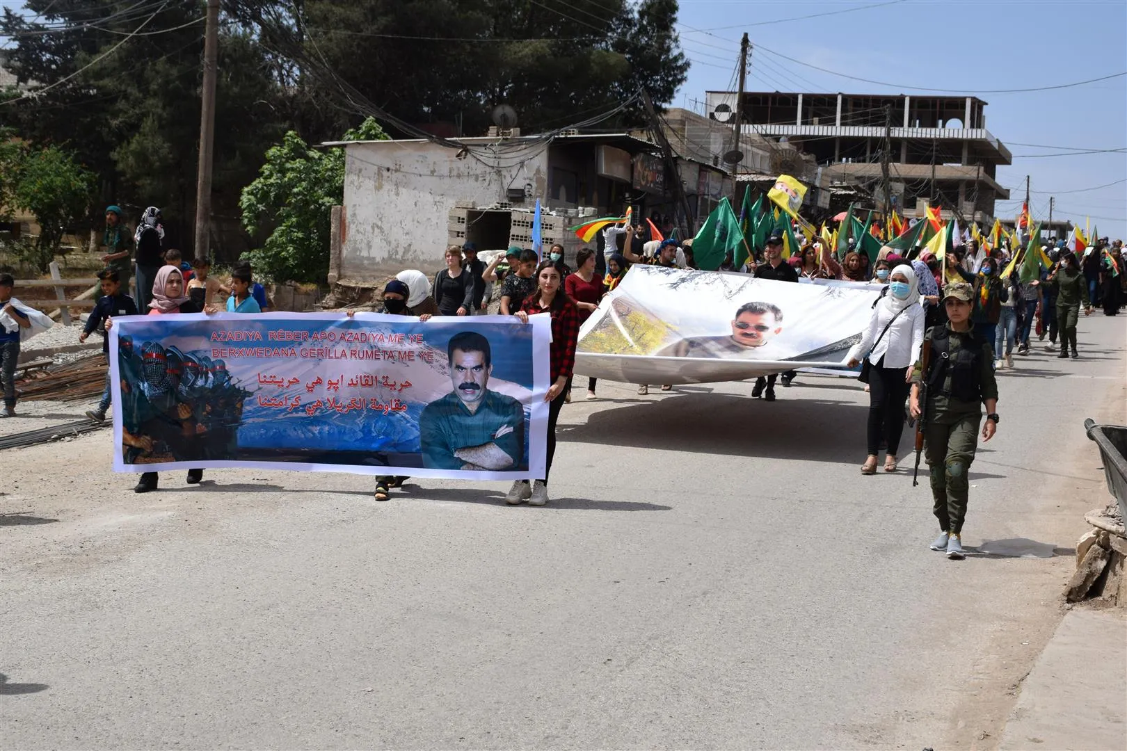 Şêniyên Girkê Legê tecrîda li ser rêber Ocalan şermezar kir û berxwedana gerîla silav kir