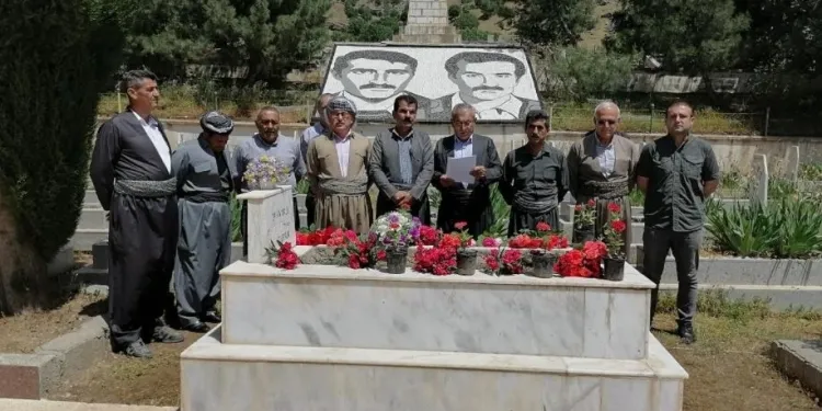 ​​​​​​​Pêşmergeyên Dêrîn serdana gortistana şehîd Karasungur kir