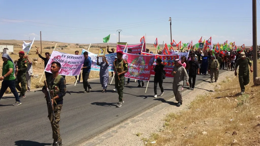 Li Kobanê ji bo destekdayîna berxwedana gerîla gel dakete qadan