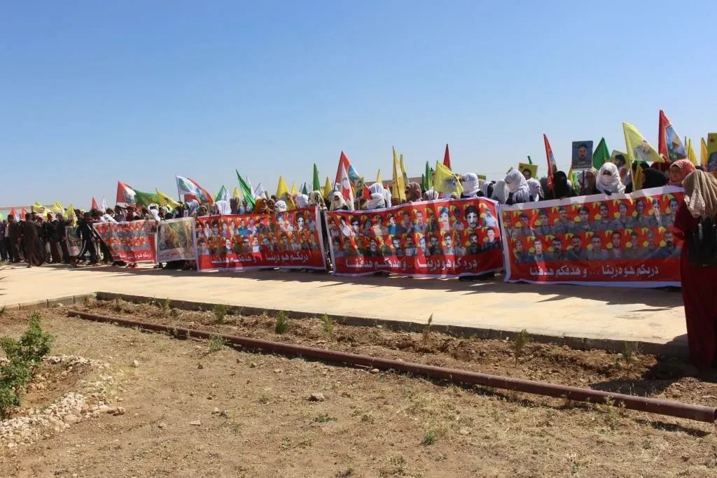 Bi boneya Roja Şehîdan li herêma Cizîrê meşên girseyî