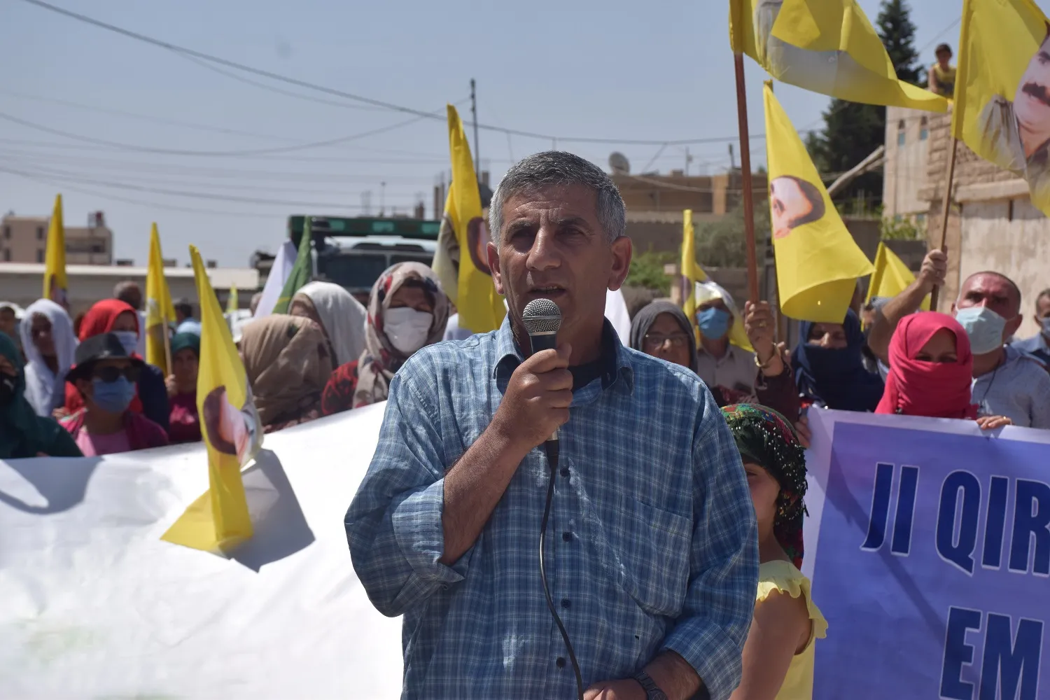 Bi hezaran şêniyên Qamişloyê berxwedana gerîla silav kir û tecrîd şermezar kir