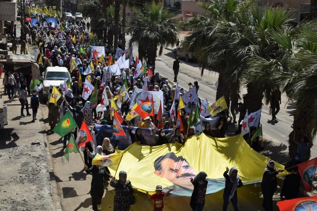Li Hesekê xwepêşandanên li dijî tecrîdê û êrişên dewleta Tirk