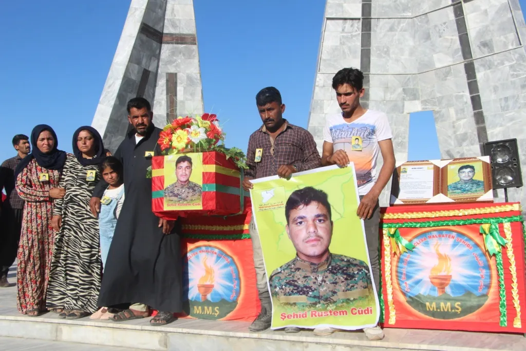 Cenazeyê şehîd Xelîl Şêx Elî li Kobanê hate veşartin