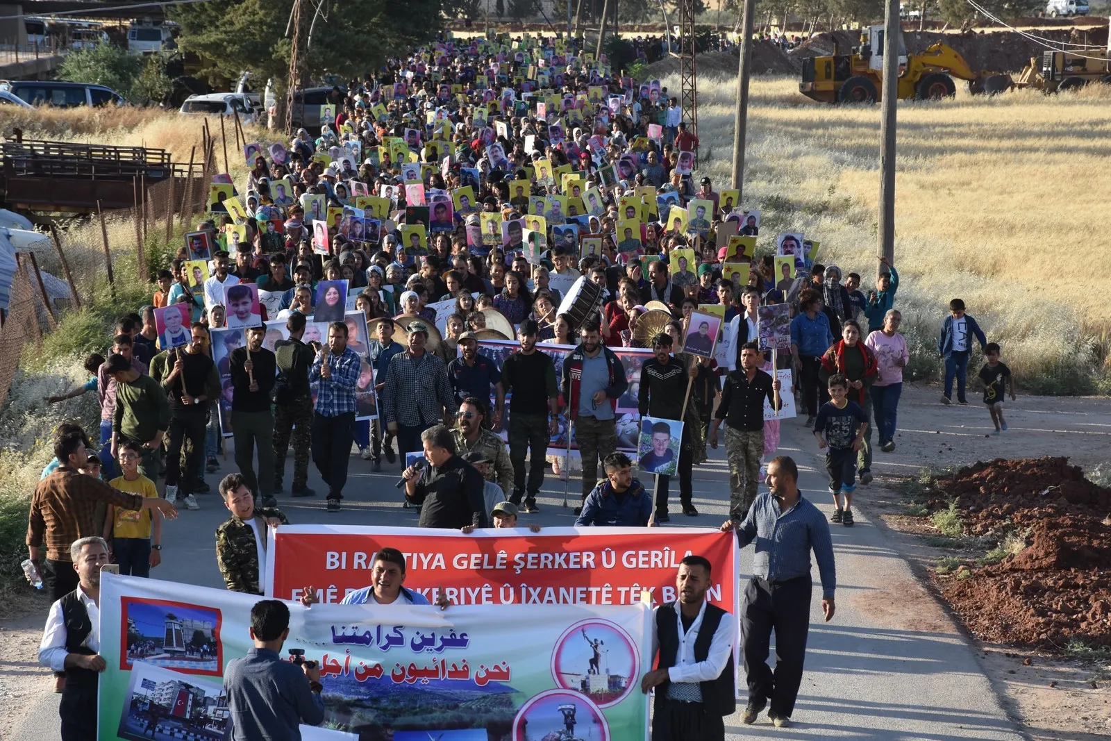 Şêniyên Efrînê li dijî dagirkeriya Tirk meşiyan