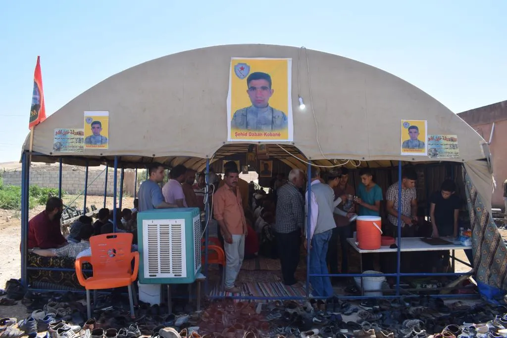 Şêniyên Kobanê sersaxî ji malbata şehîd Daban Şêxo re xwest
