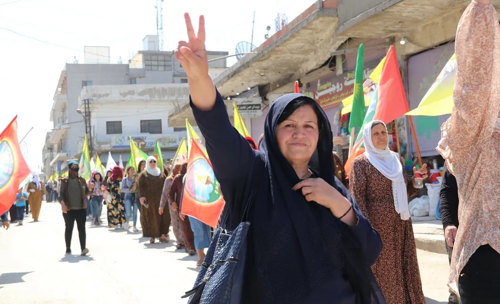 Şêniyên Dêrikê siyasetên PDK’ê şermezar kirin