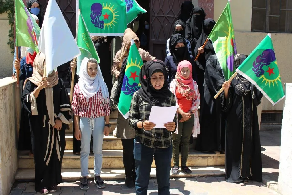 Jinên ciwan ên Reqayê sûcên dewleta Tirk şermezar kirin
