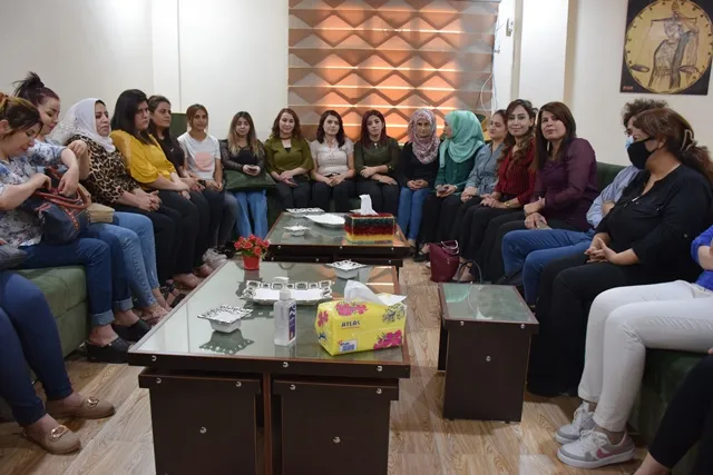 Meclisa Edaleta Jinan a Qamişlo şahiya xelatkirina Îlham Umer li dar xist