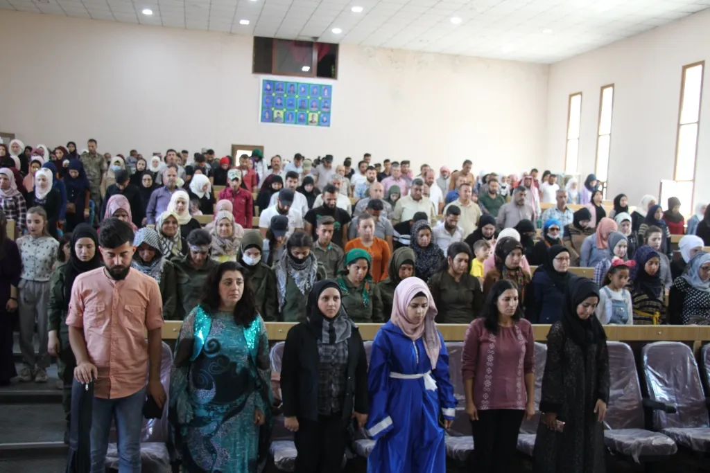 Li Minbicê bi boneya salvegera şehadeta Zîlan jinên ciwan mîhrîcanek li dar xist