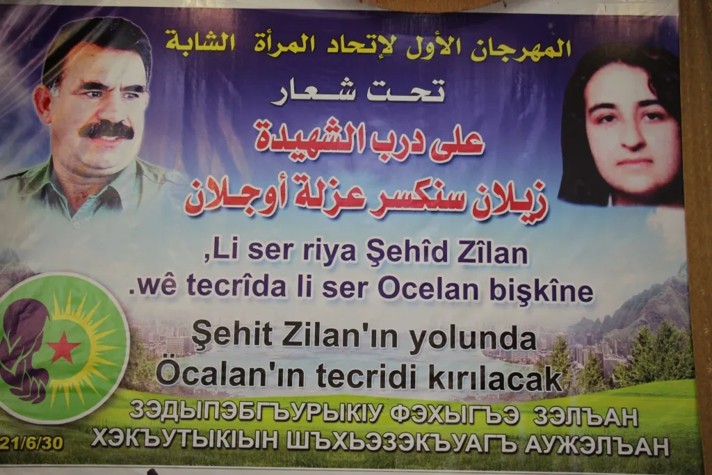 Li Minbicê bi boneya salvegera şehadeta Zîlan jinên ciwan mîhrîcanek li dar xist