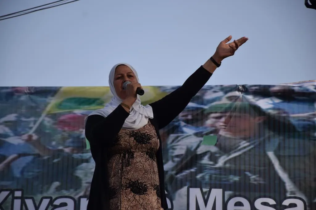 Dayika gerîla: Em bi gerîlayên xwe re