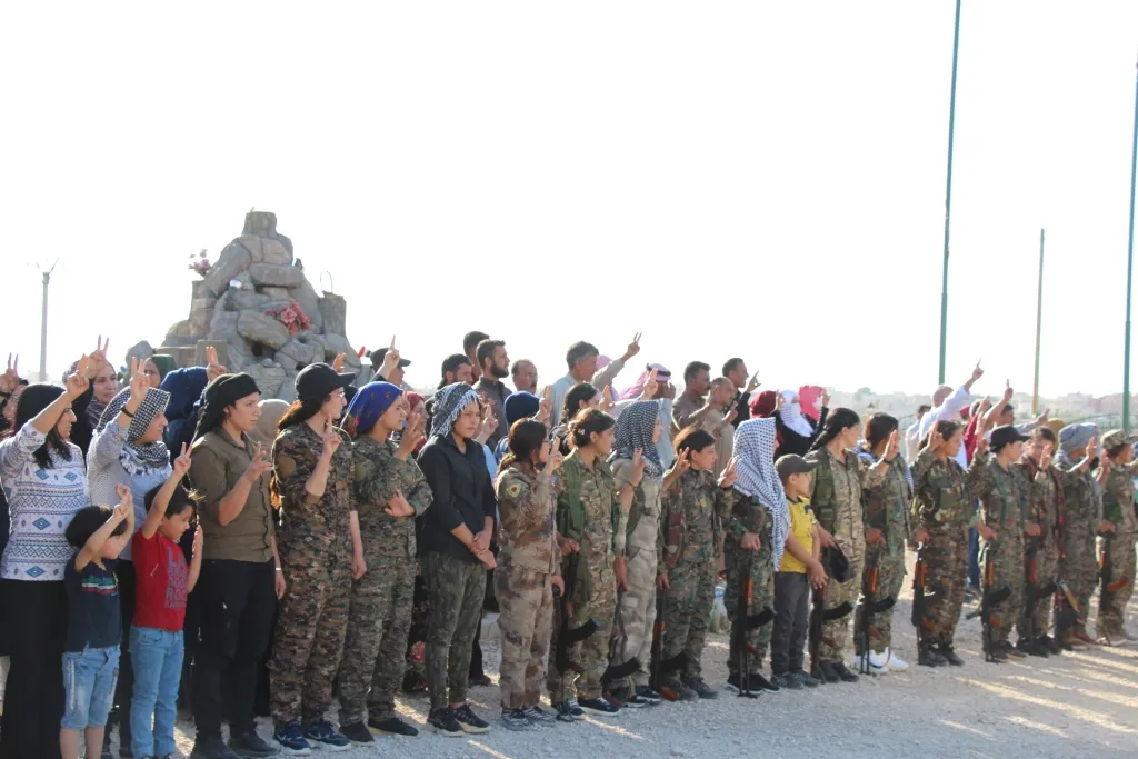 Şehîdê Erka Xweparastinê El-Ehmed li Minbicê hate oxirkirin