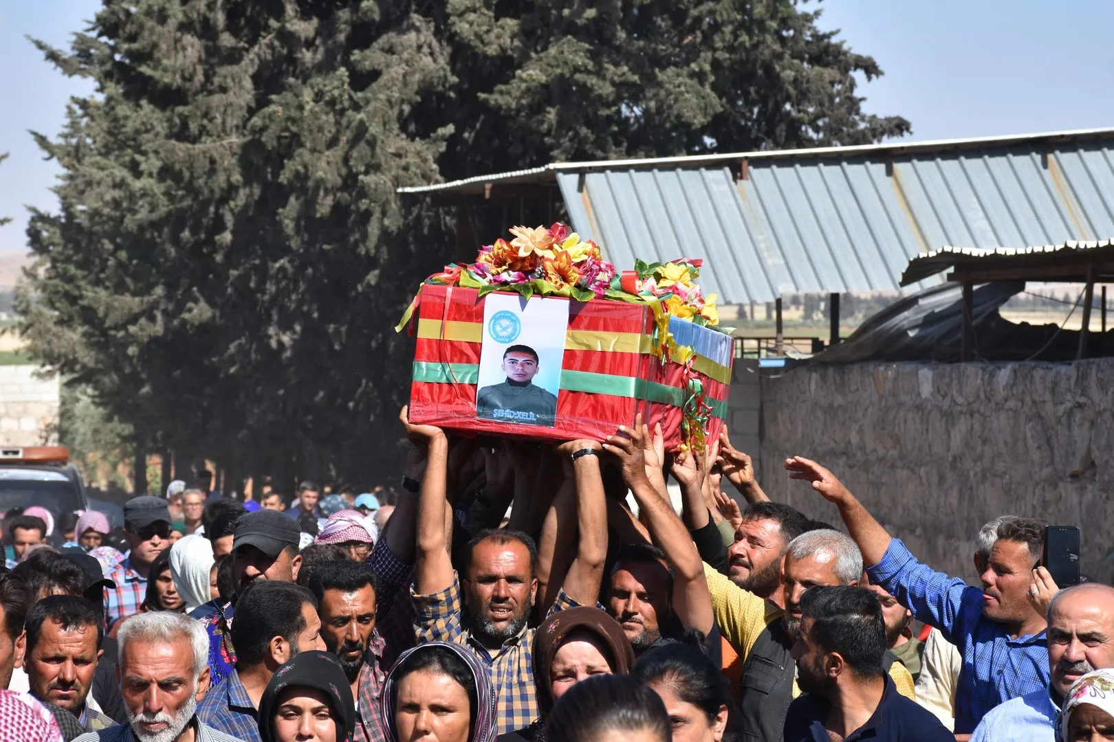 Şêniyên Efrînê şehîd Xelîl Hemo oxir kir