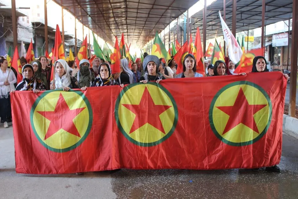 ​​​​​​​Şêniyên Dirbêsiyê û Zirganê li dijî dagirkerî û xiyanetê meşiyan
