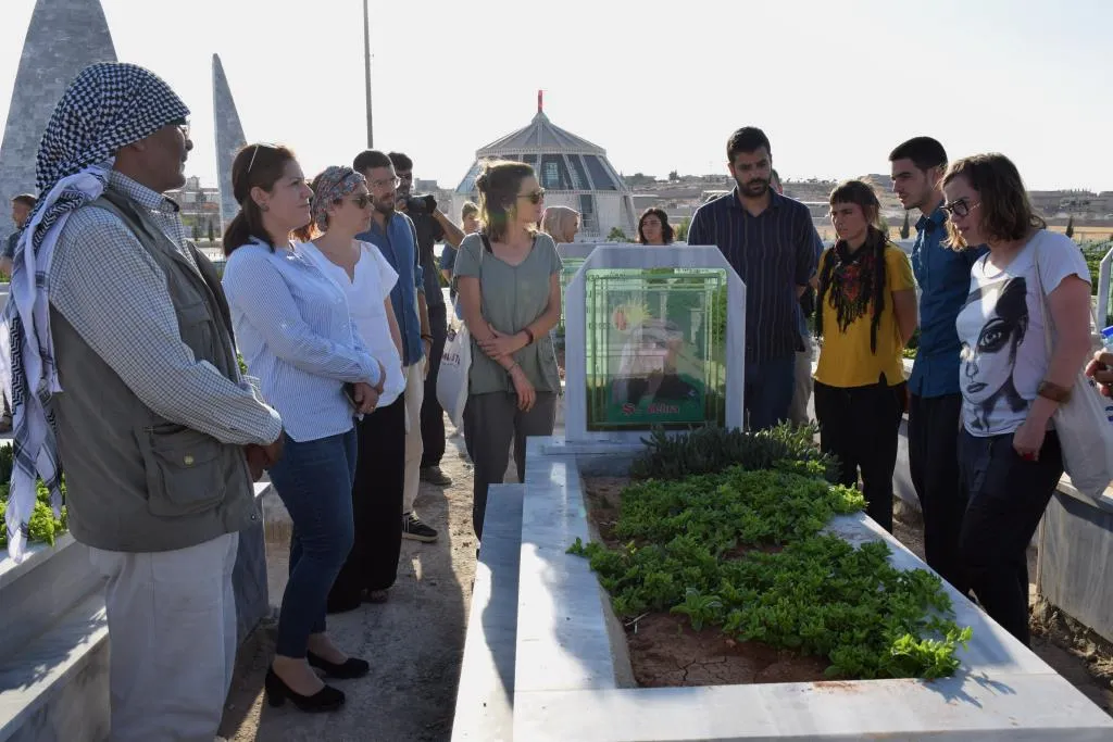 Şandeyeke Catalonia serdana Kobanê kir