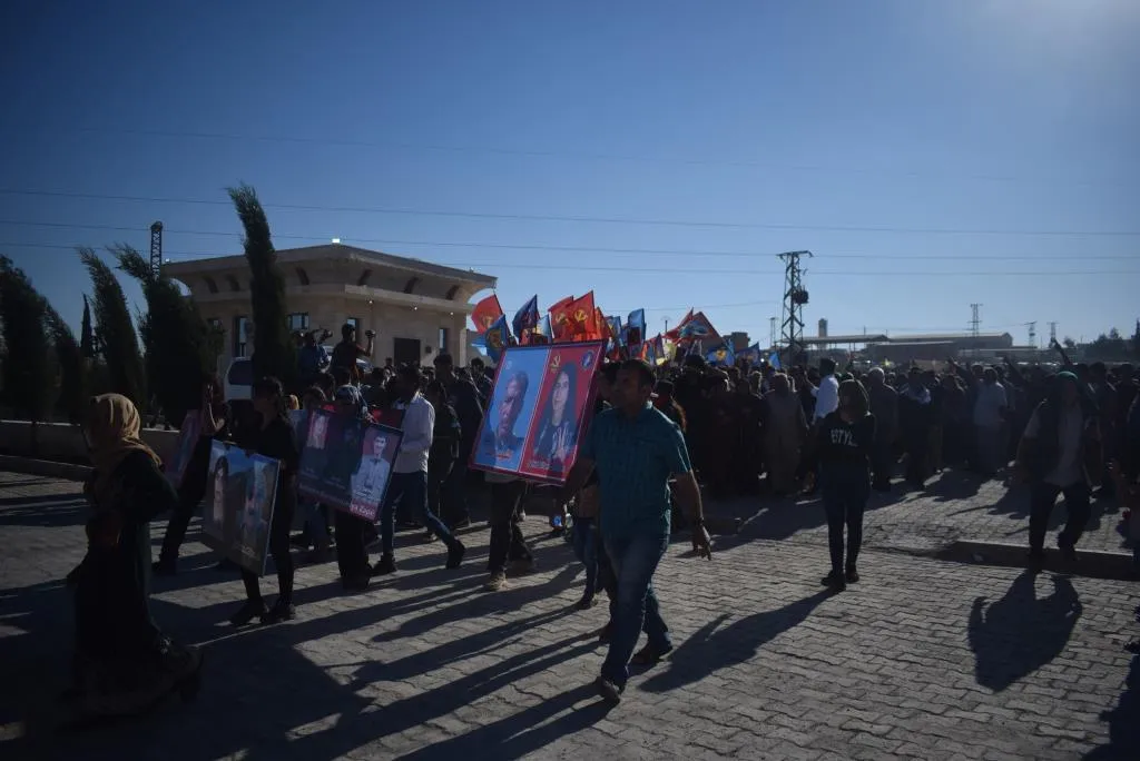 Kobanê du şehîd spartin axê û merasîma xiyabî ya 4 gerîlayan li dar xist