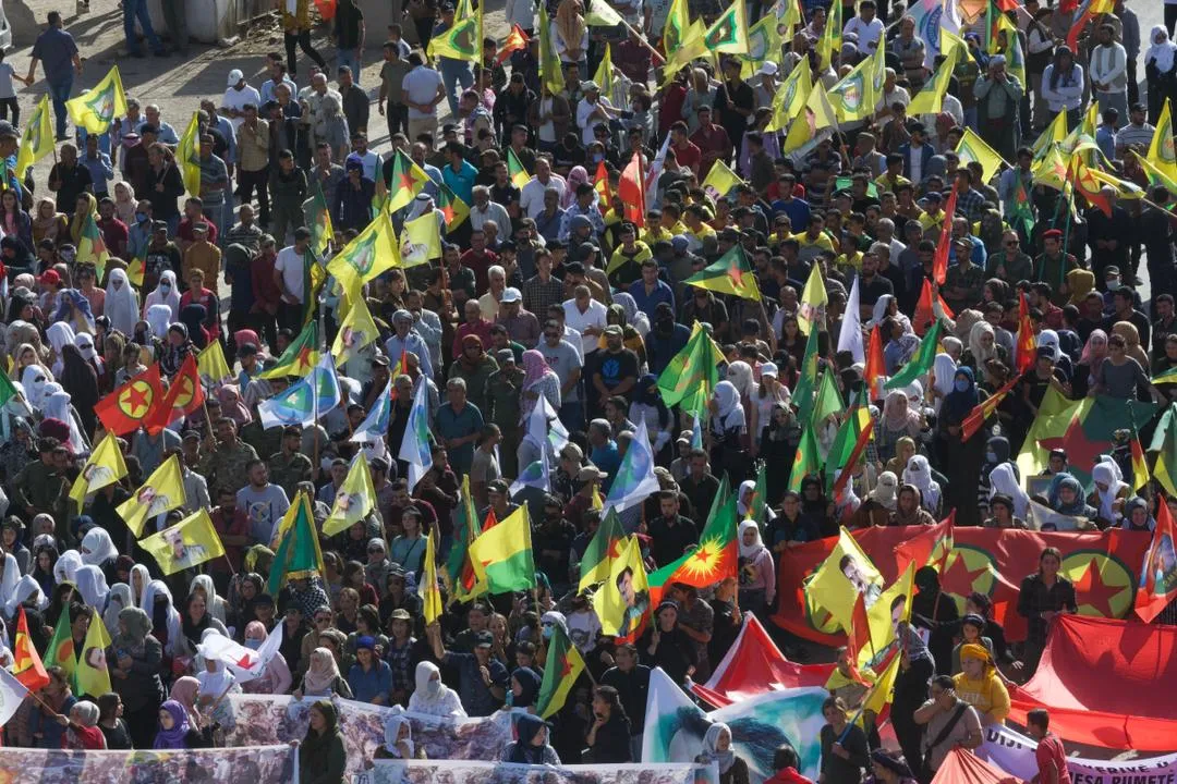 Rojava peyama xwe da: Em bi berxwedana gerîla re ne