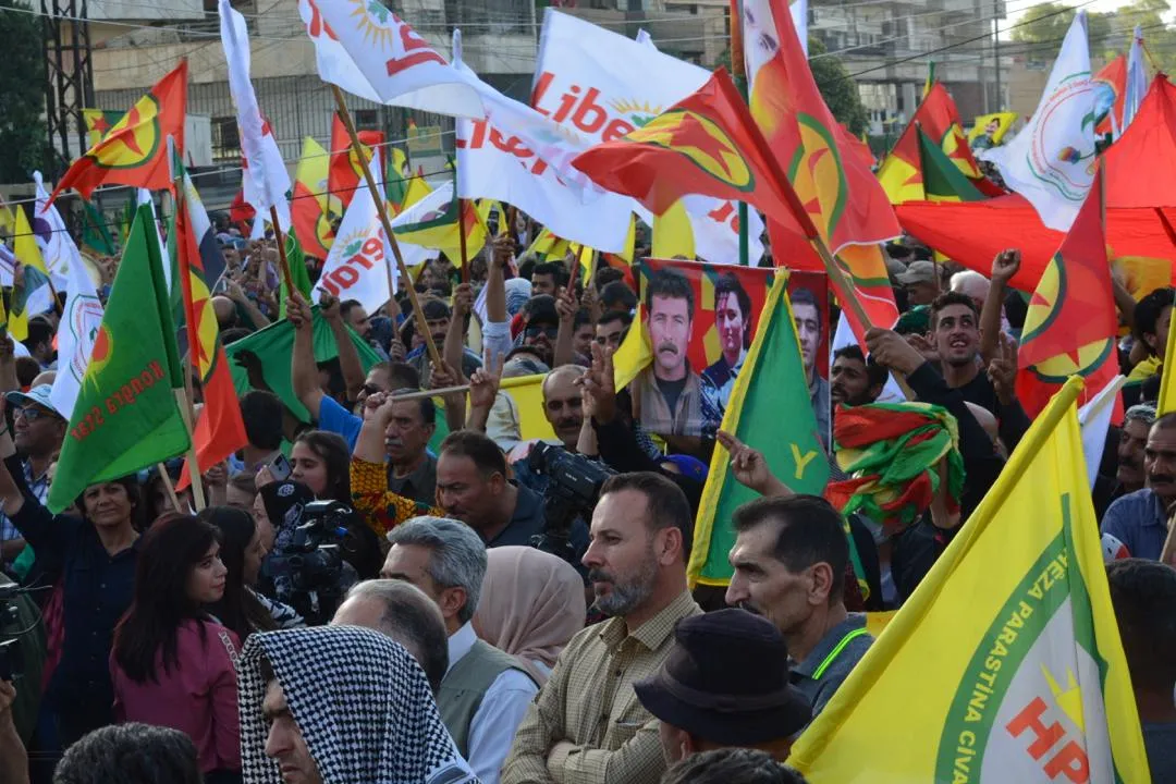 Rojava peyama xwe da: Em bi berxwedana gerîla re ne