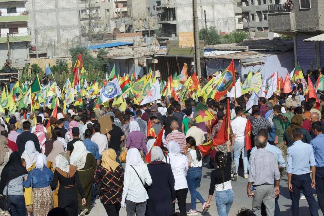 Rojava peyama xwe da: Em bi berxwedana gerîla re ne