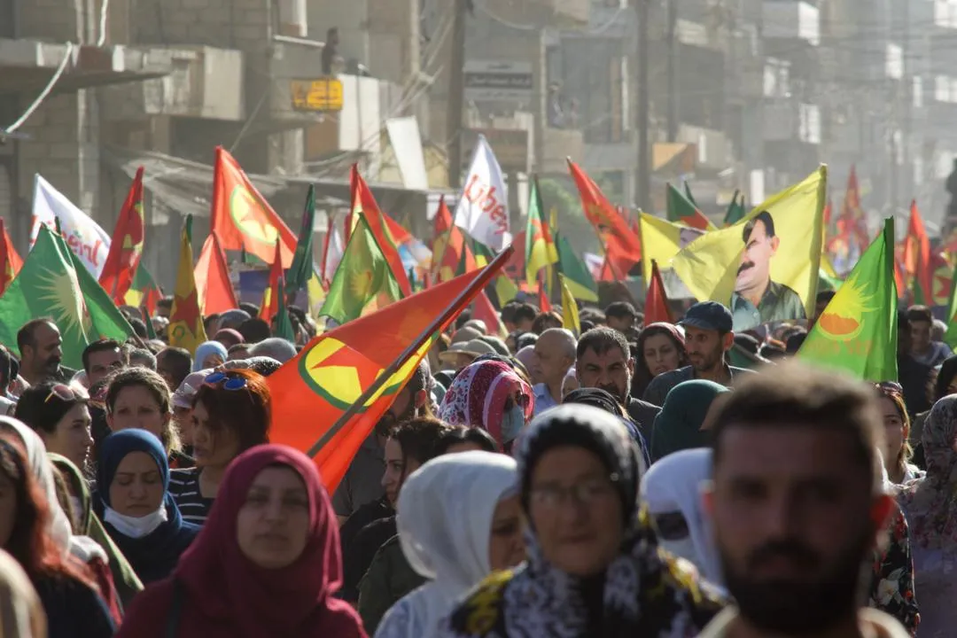 Rojava peyama xwe da: Em bi berxwedana gerîla re ne