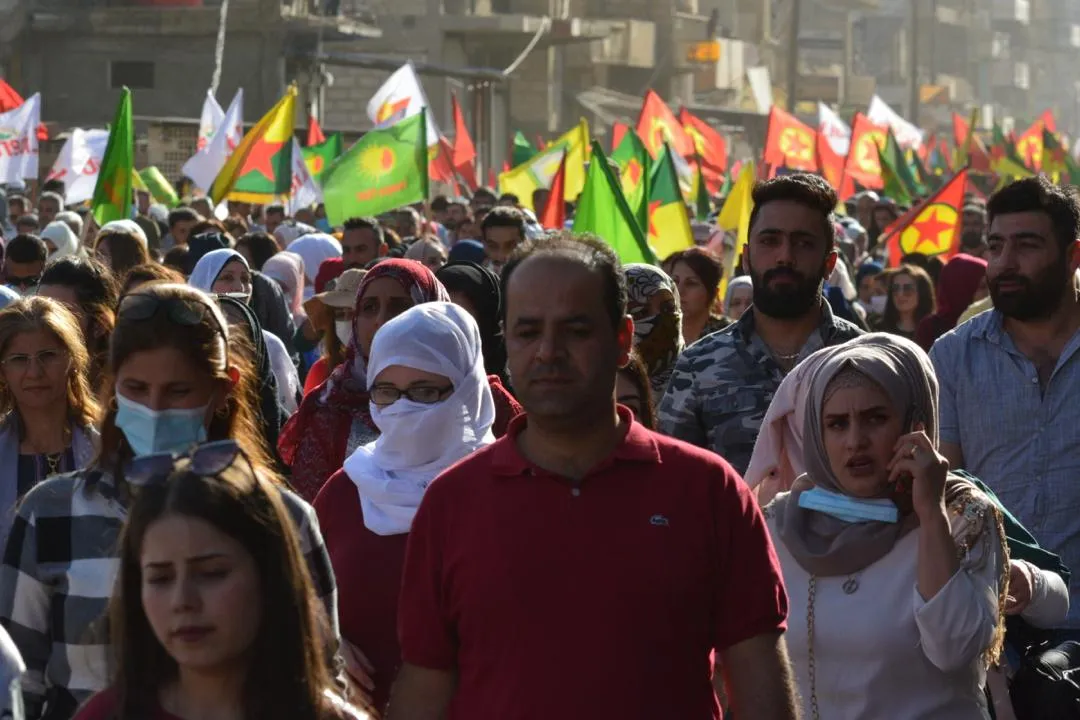 Rojava peyama xwe da: Em bi berxwedana gerîla re ne