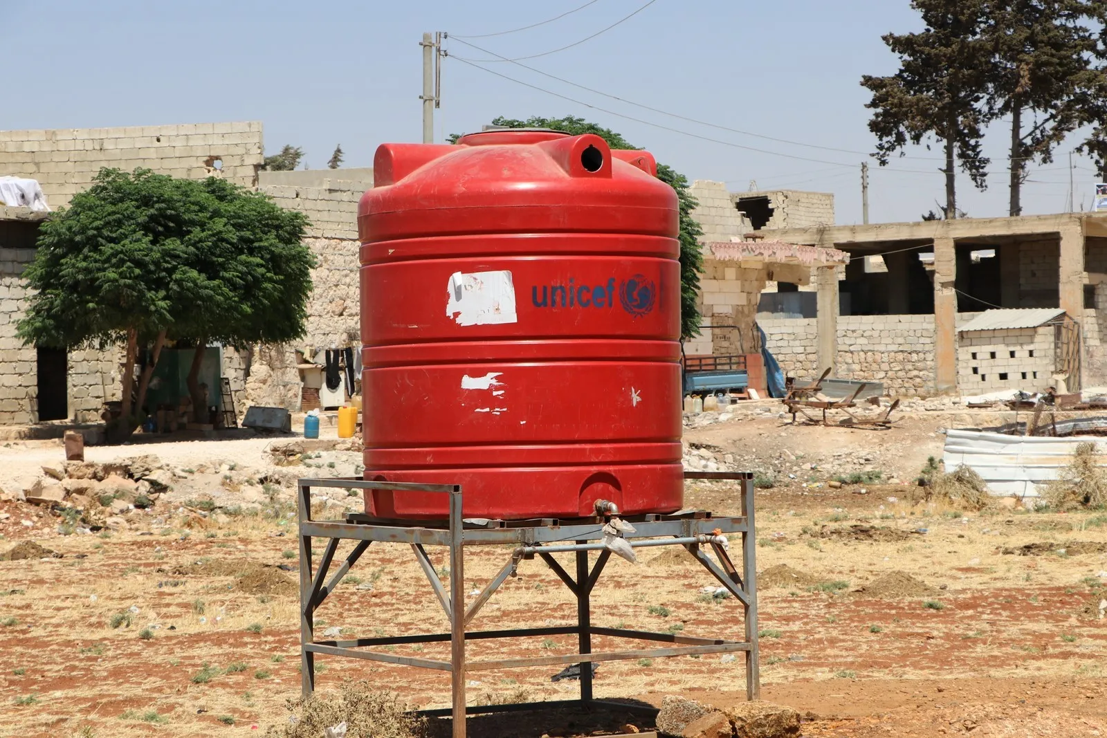 Koçberên Efrînê: Biryara UNICEF ya kêmkirina avê dikeve ximzeta dagirkeriyê
