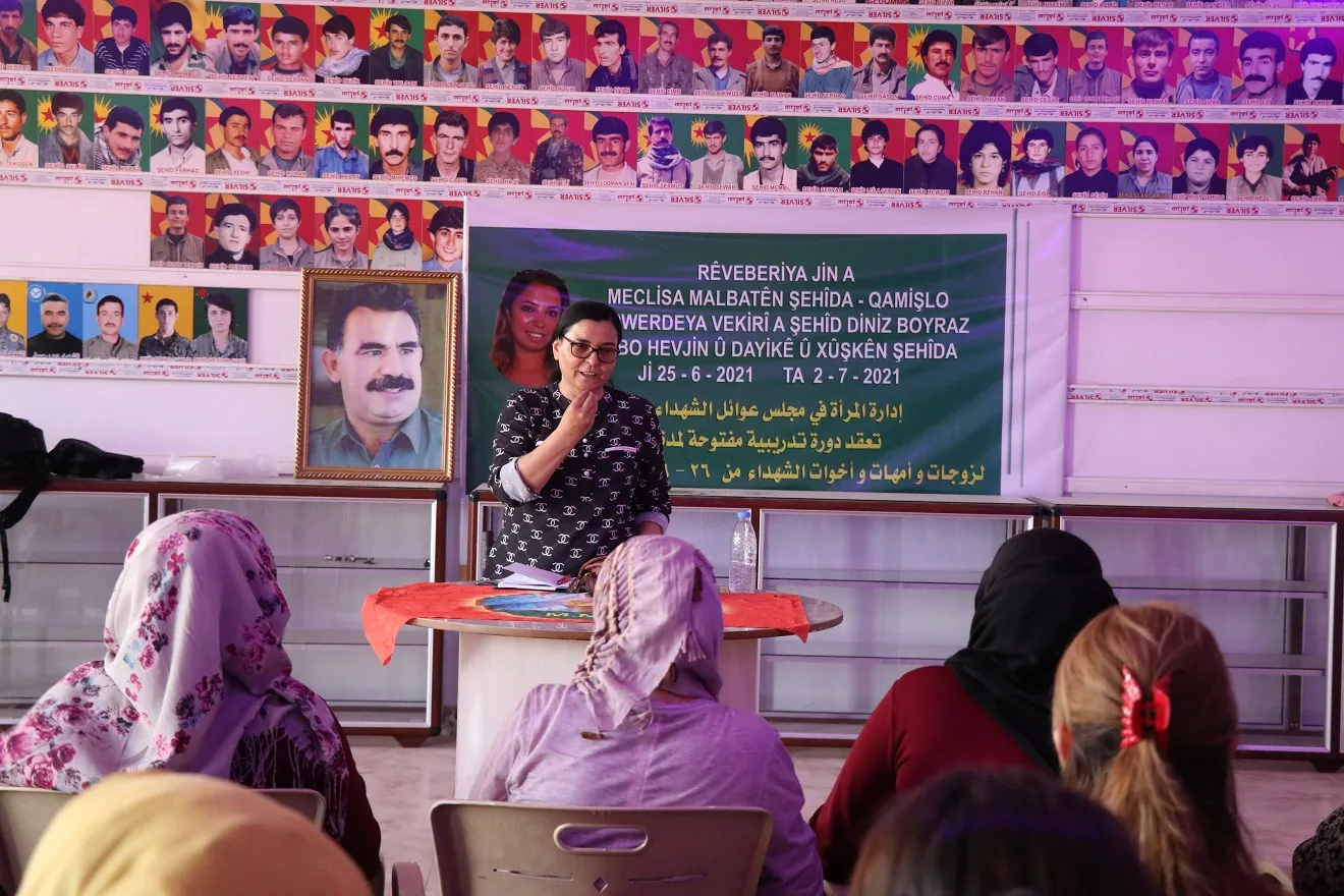 Rêveberiya Jinan a Meclisa Malbatên Şehîdan dewreya perwerdehiyê bi dawî kir