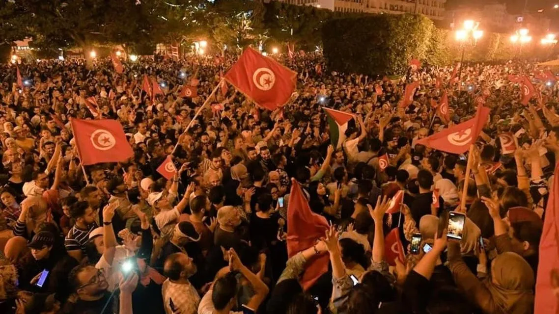 Di çend saetên dawîn de li Tûnisê çi qewimî?
