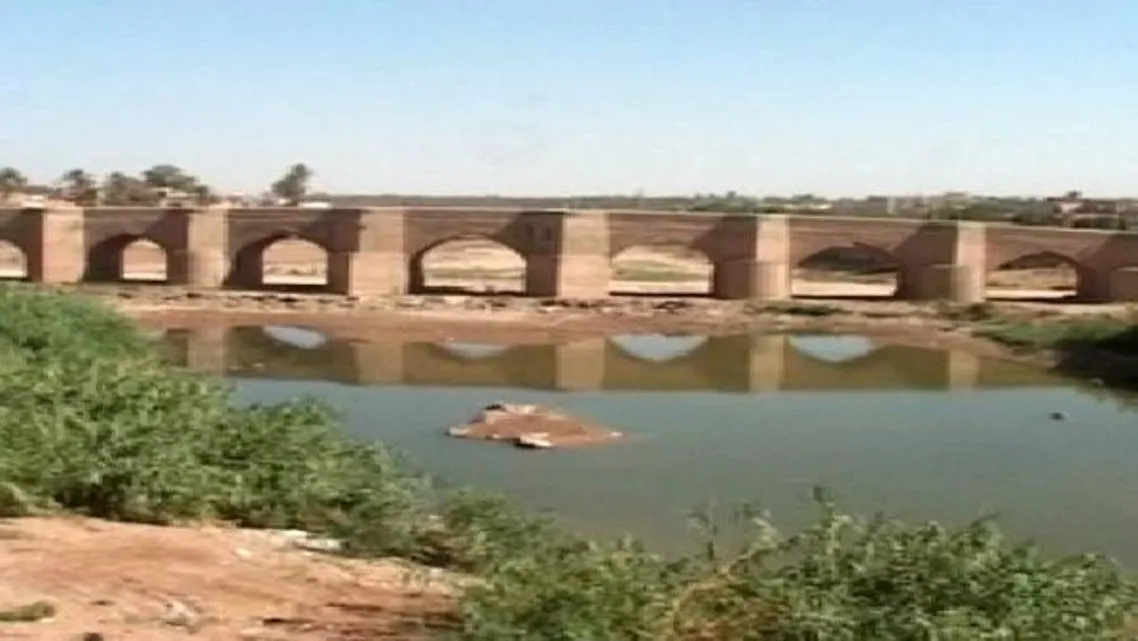 Iraqê têkildarî avê gef li Îranê xwar