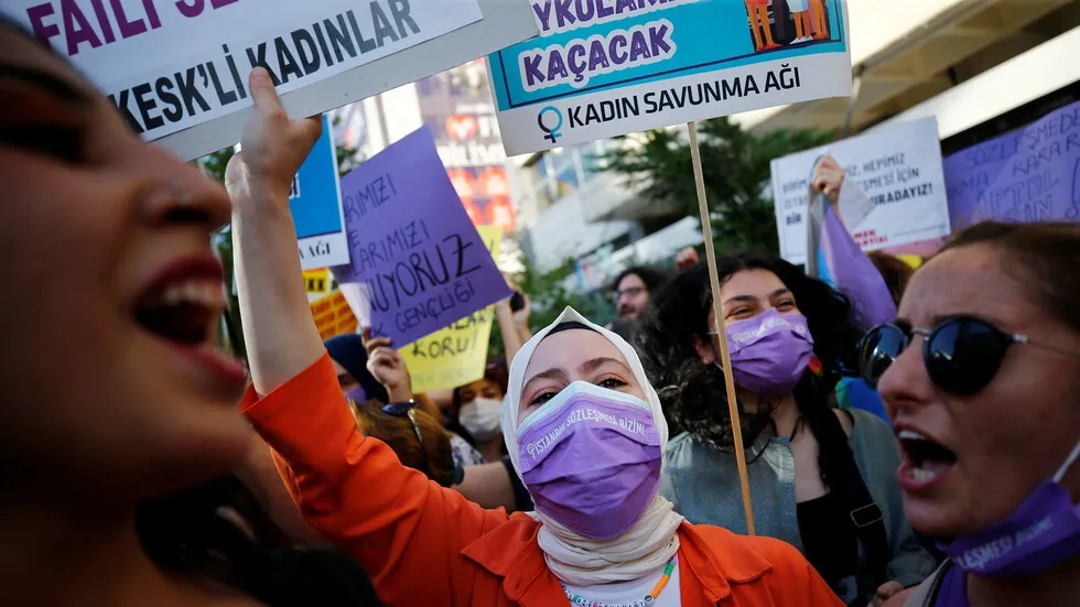Jinên Tirkiyê li dijî vekişîna ji Peymana Stenbolê li qadan in